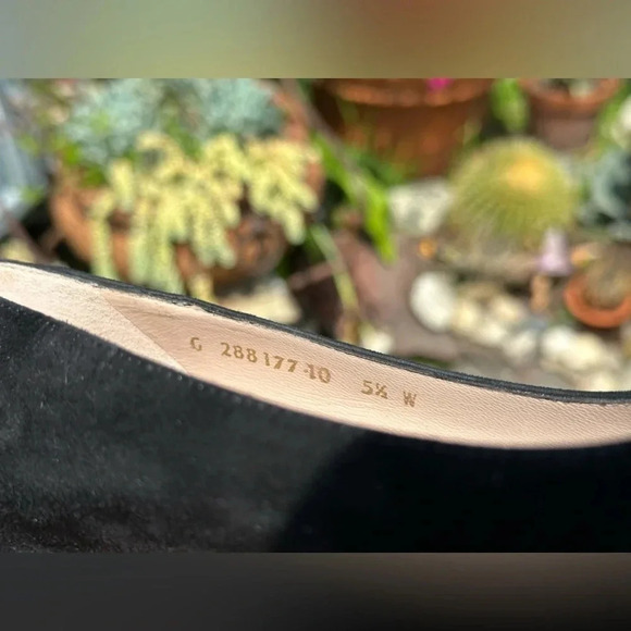 Stuart Weitzman — Suede Pumps - Picture 6 of 7